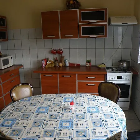 ホステル Szkolne Schronisko Mlodziezowe Zloty Widok ピエホビツェ