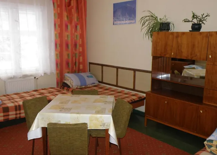 Szkolne Schronisko Mlodziezowe Zloty Widok ピエホビツェ