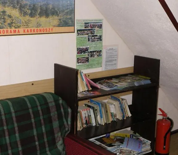 Szkolne Schronisko Mlodziezowe Zloty Widok ホステル ピエホビツェ