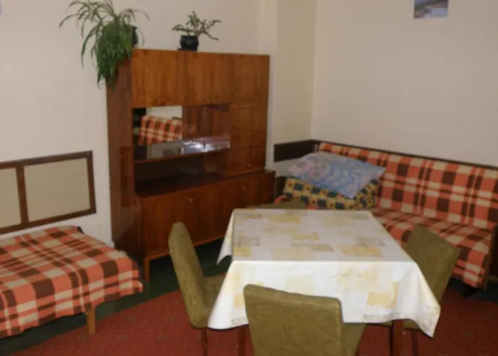 Szkolne Schronisko Mlodziezowe Zloty Widok ピエホビツェ