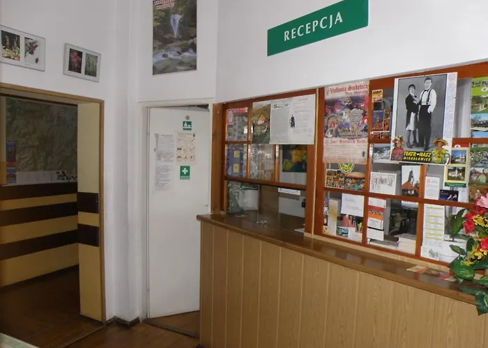 Szkolne Schronisko Mlodziezowe Zloty Widok ホステル